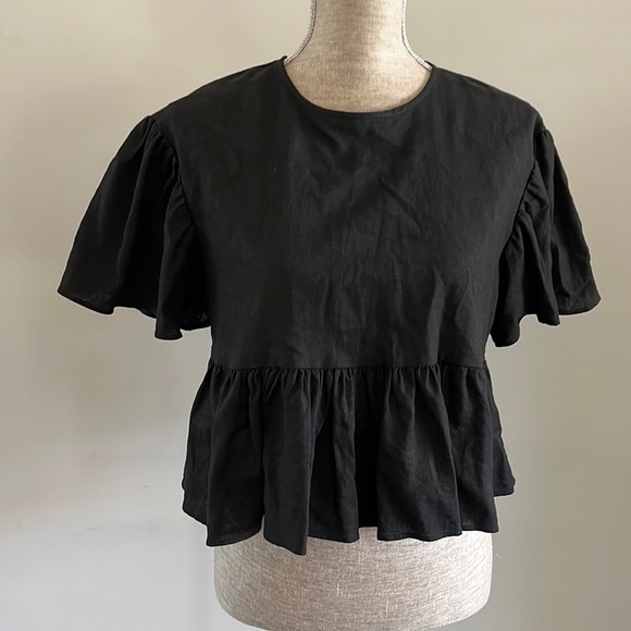 K/LAB size Large black cropped blouse with 🔑 hole back.  Linen blend. - Picture 1 of 7